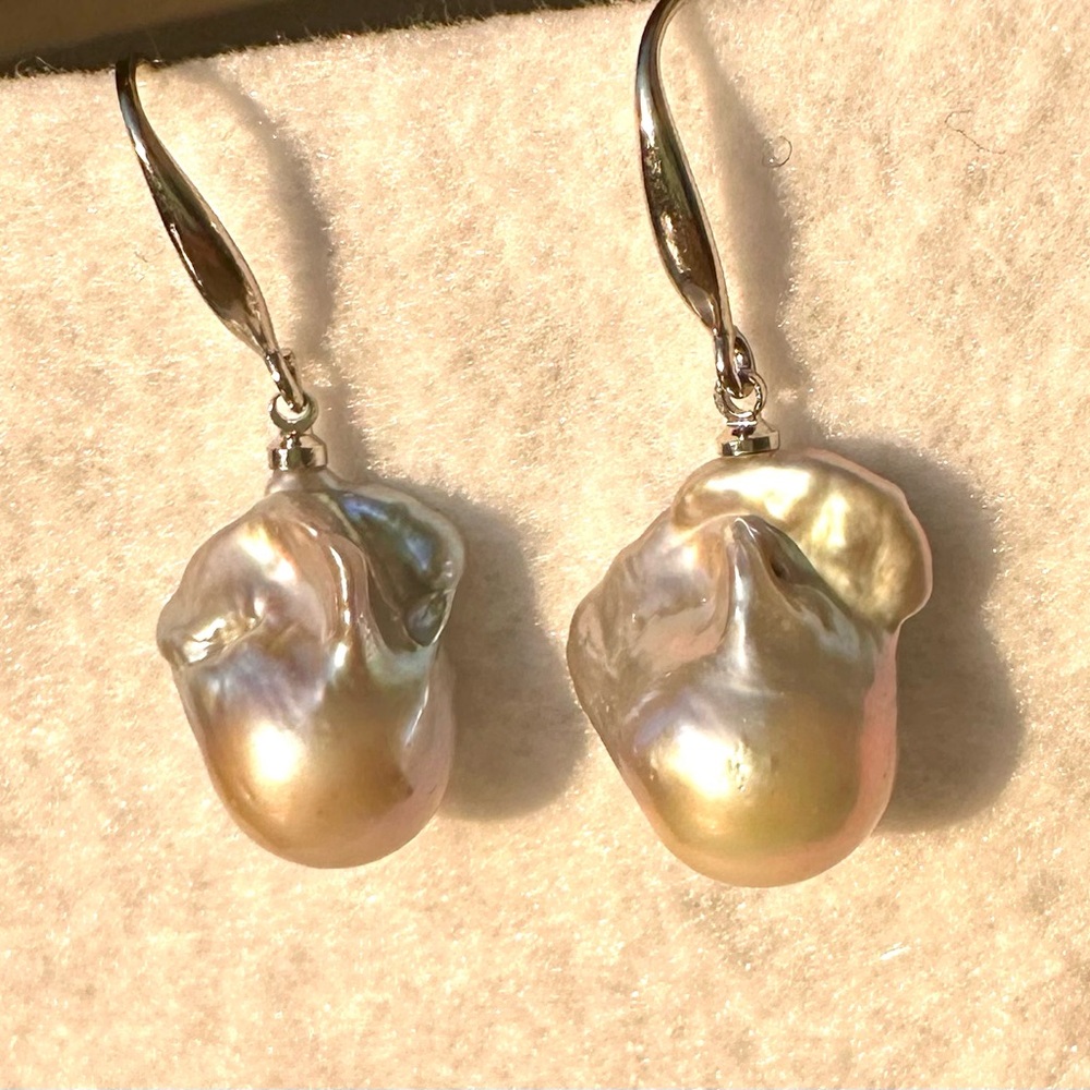 Cream and Silver Baroque Dangle Earrings Design